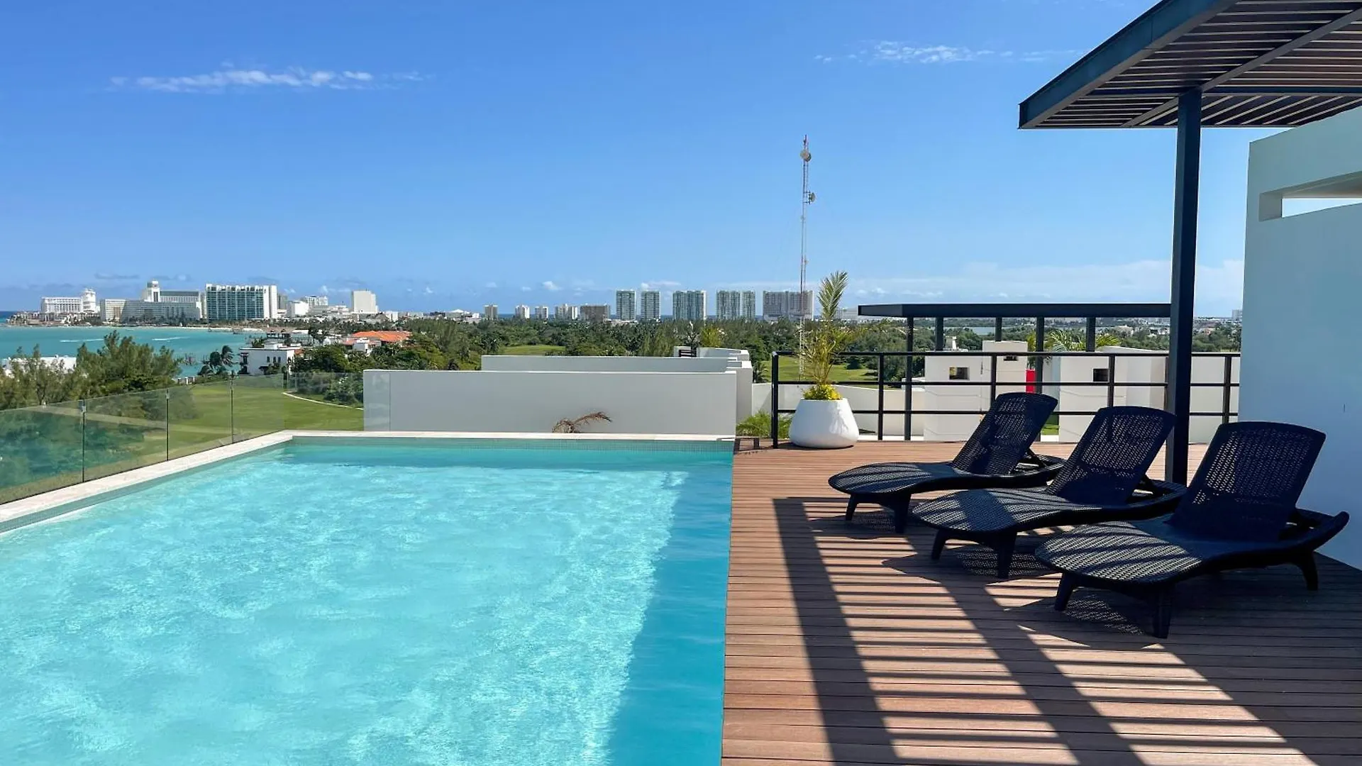 2Br Oceanfront Luxury Apartment In The Hotel Zone Cancun