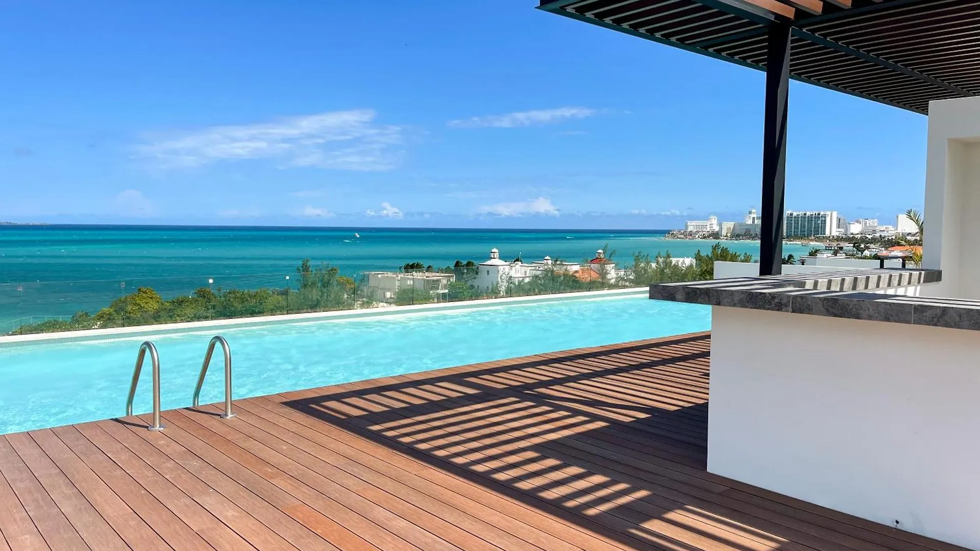2Br Oceanfront Luxury Apartment In The Hotel Zone Cancun