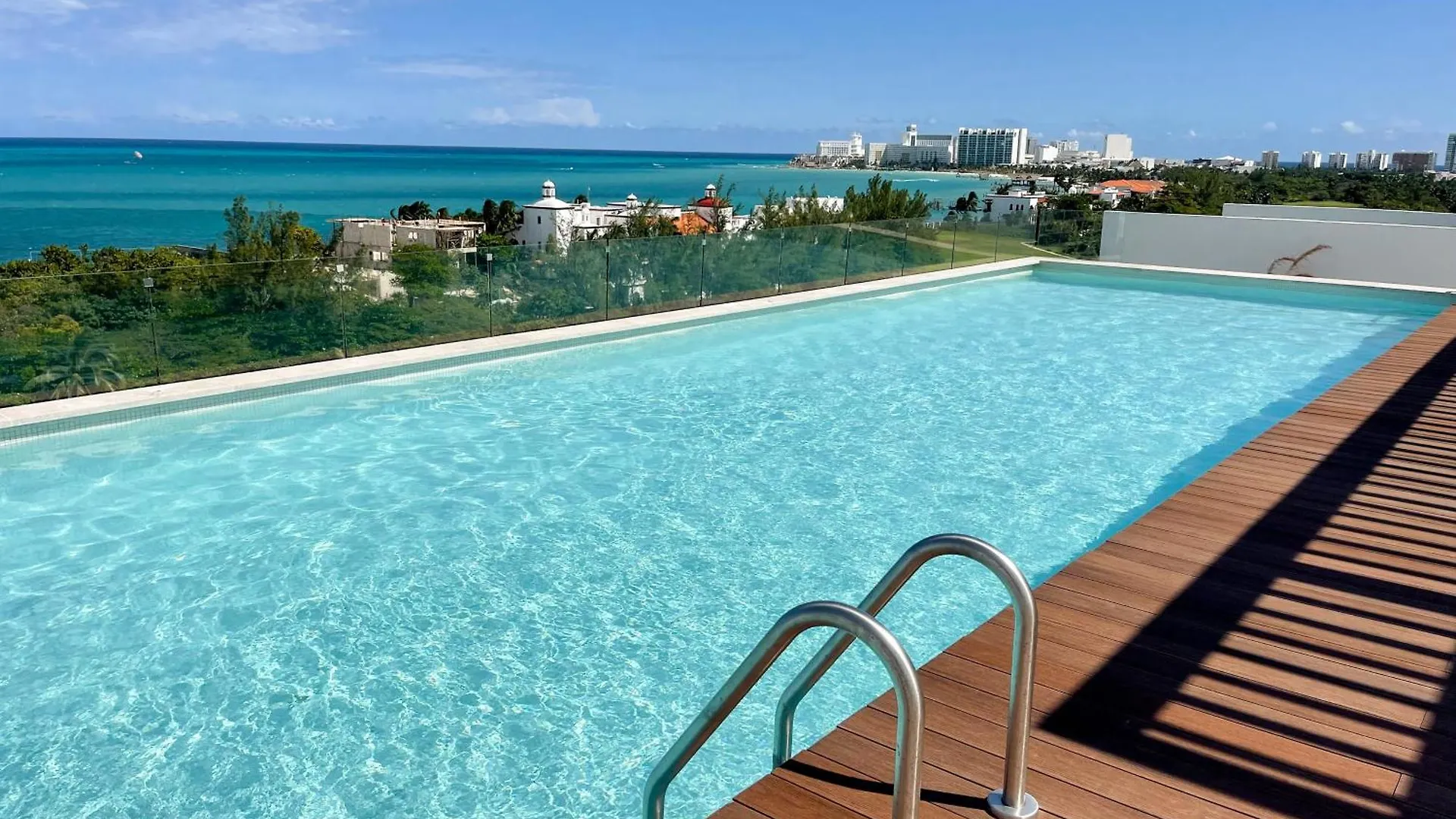 2Br Oceanfront Luxury Apartment In The Hotel Zone Cancun
