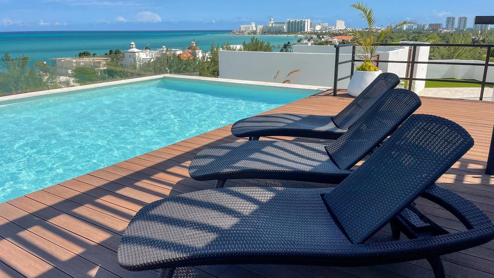 2Br Oceanfront Luxury Apartment In The Hotel Zone Cancun