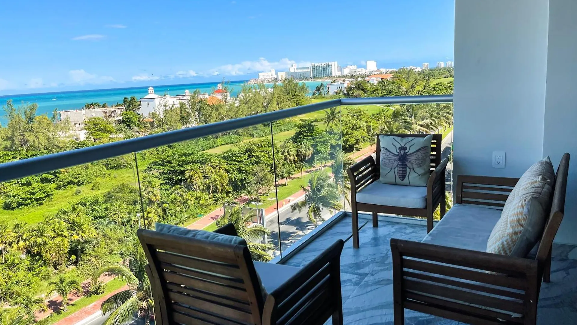 2Br Oceanfront Luxury Apartment In The Hotel Zone Cancún