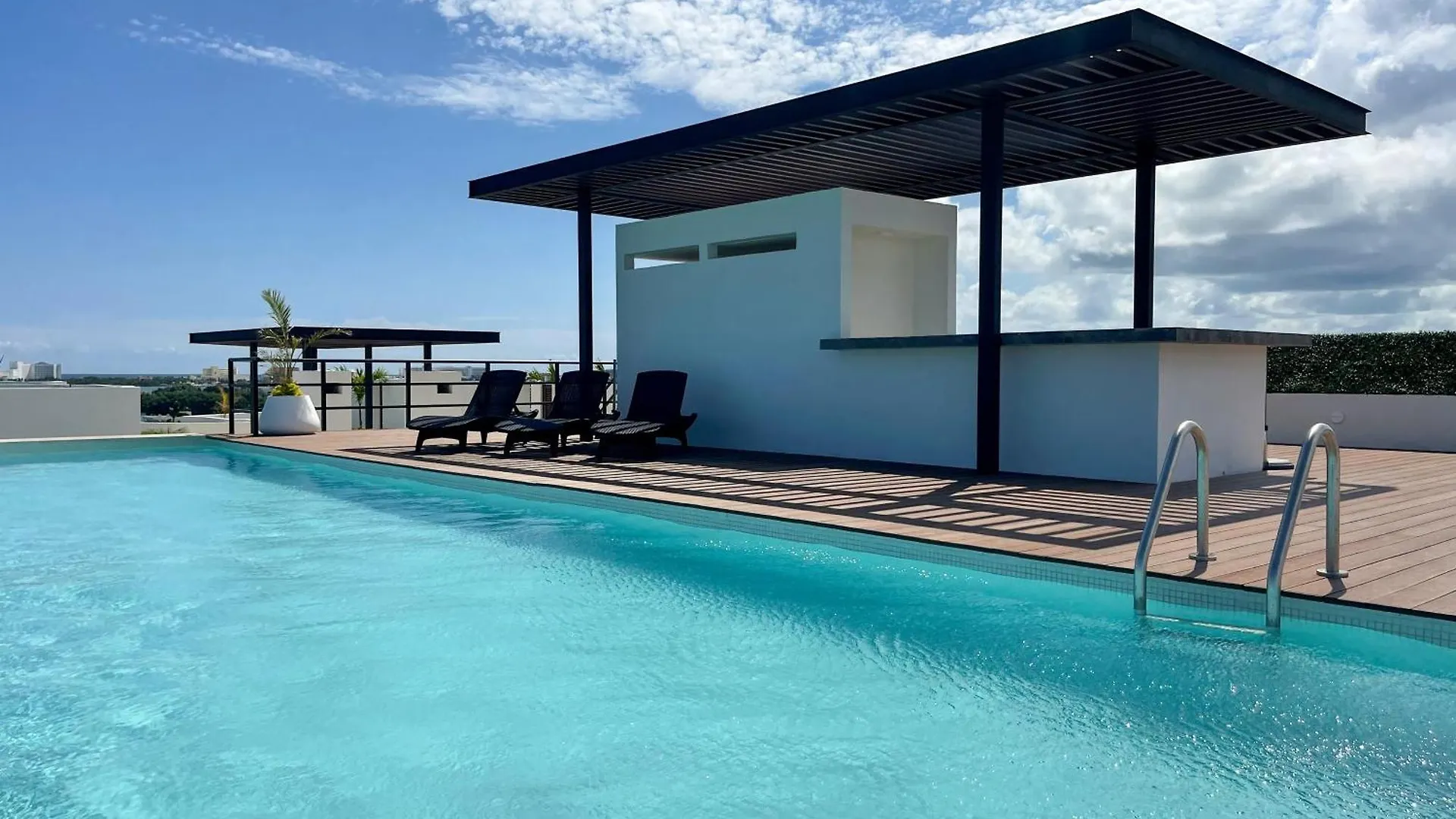 2Br Oceanfront Luxury Apartment In The Hotel Zone Cancún